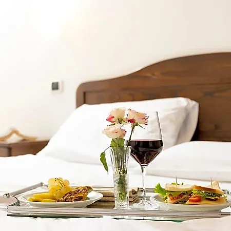 La Pace Hotel