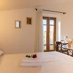 La Pace Отель